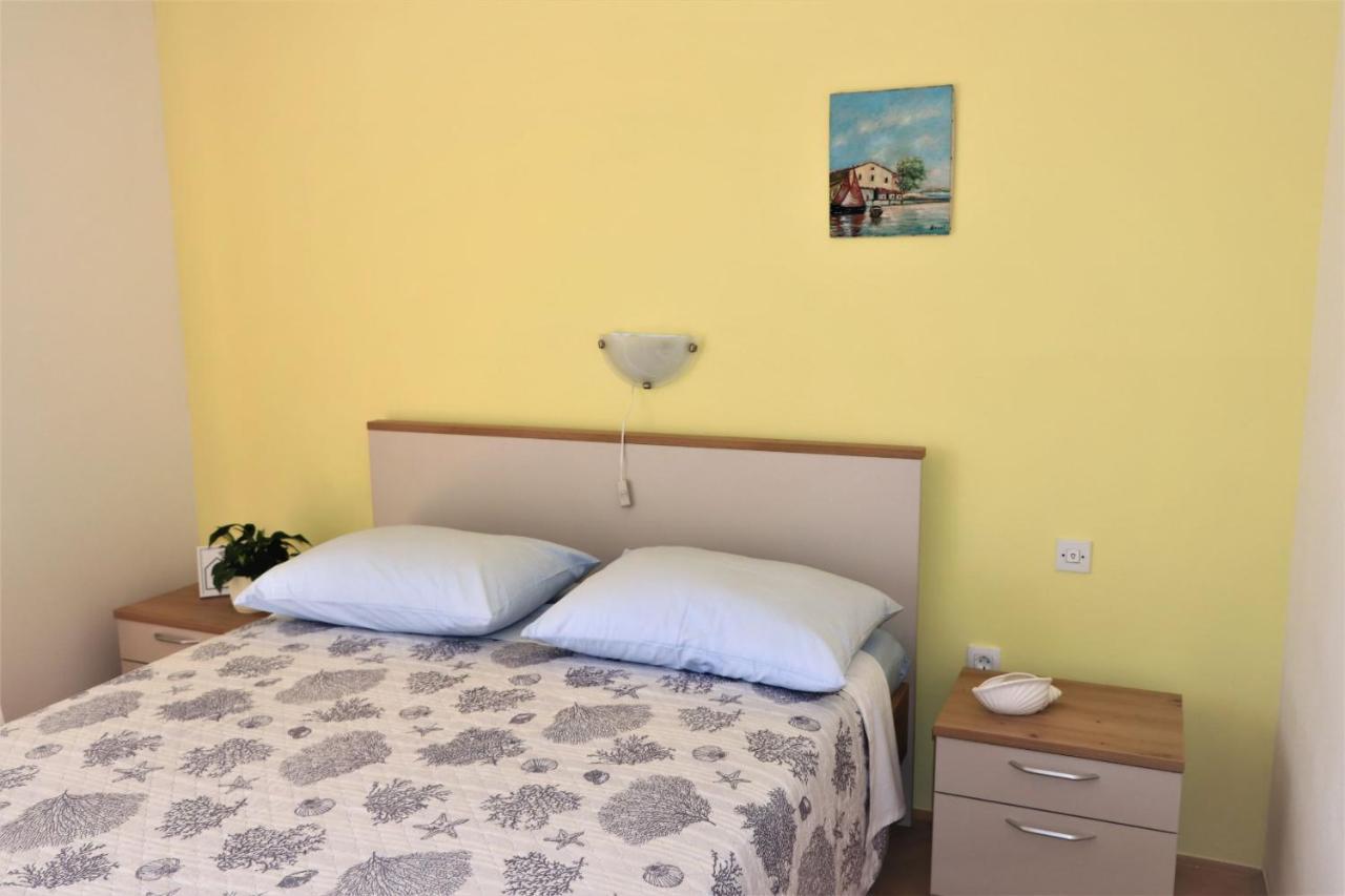 Family Rooms Moela Umag Exteriör bild